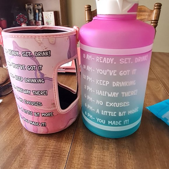 Hydromate Gallon Water Bottle with Straw and 2 Covers EUC Used 1 Time - Picture 4 of 9